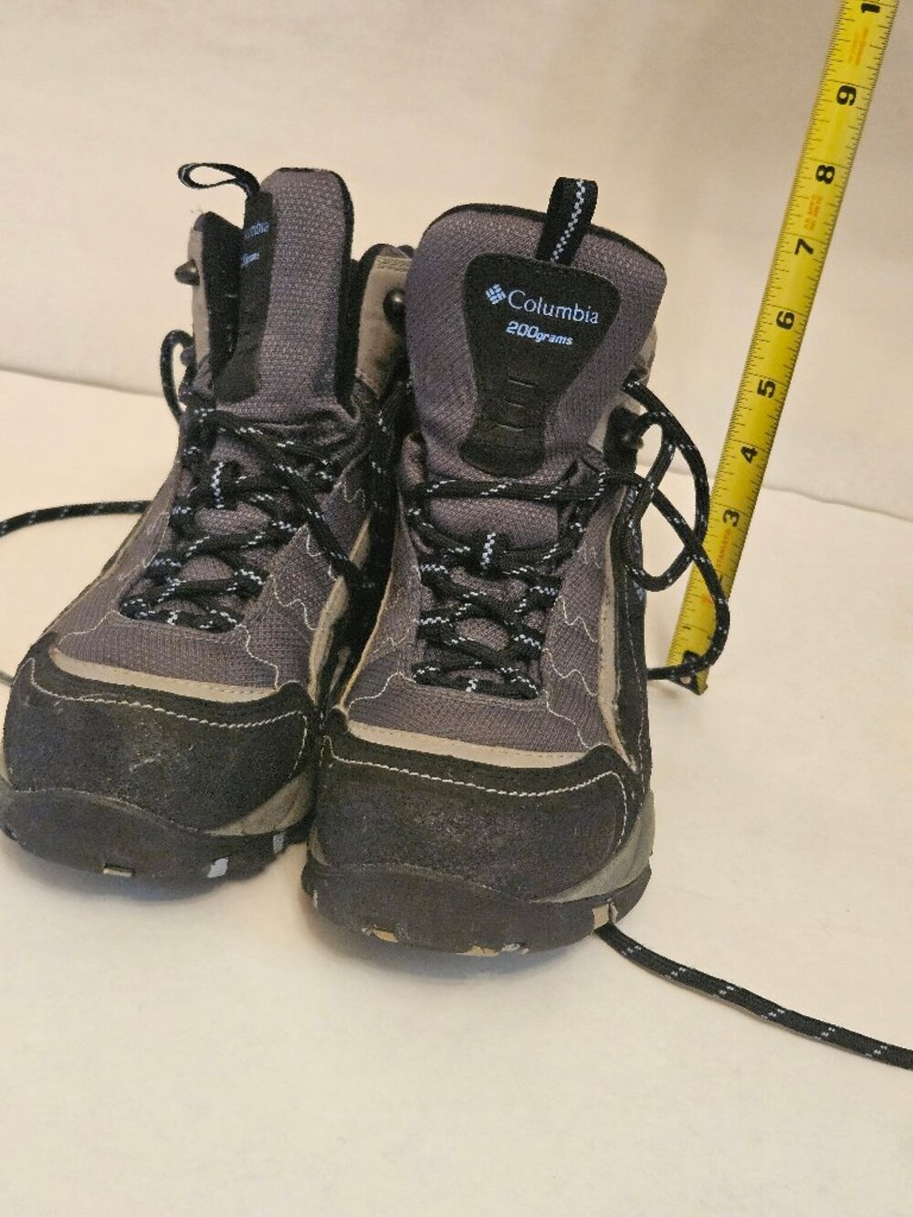 Columbia 8 Black/Gray Hiking Boots - Like New